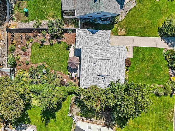 2nd image of 3238 N Sheridan Ct