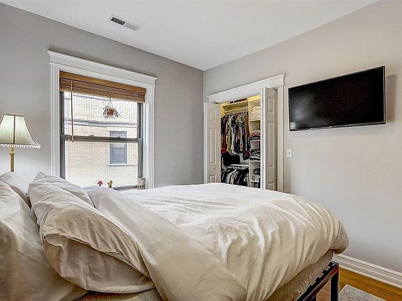 4th image of 4609 N Paulina St APT 3B