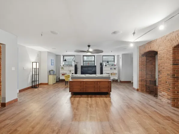 235 State St APT 111, Springfield, MA 01103