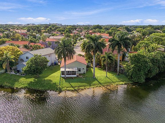 4th image of 10627 NW 7TH Street