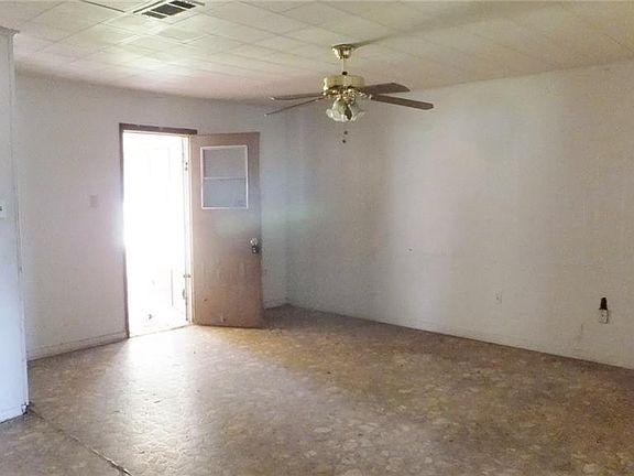 4th image of 414 E Railroad Ave