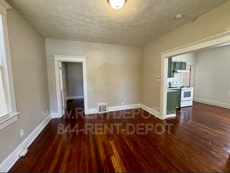 2 bed, 1.0 bath, 800 sqft, $950 — Photo 2