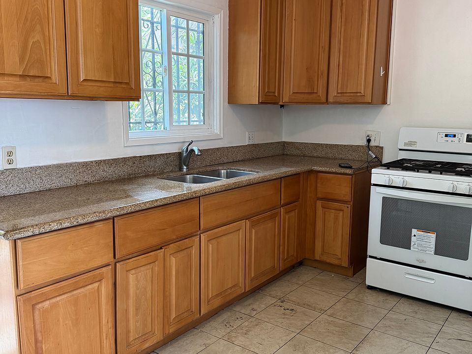 1st image of 3609-11 Highland Ave #3611