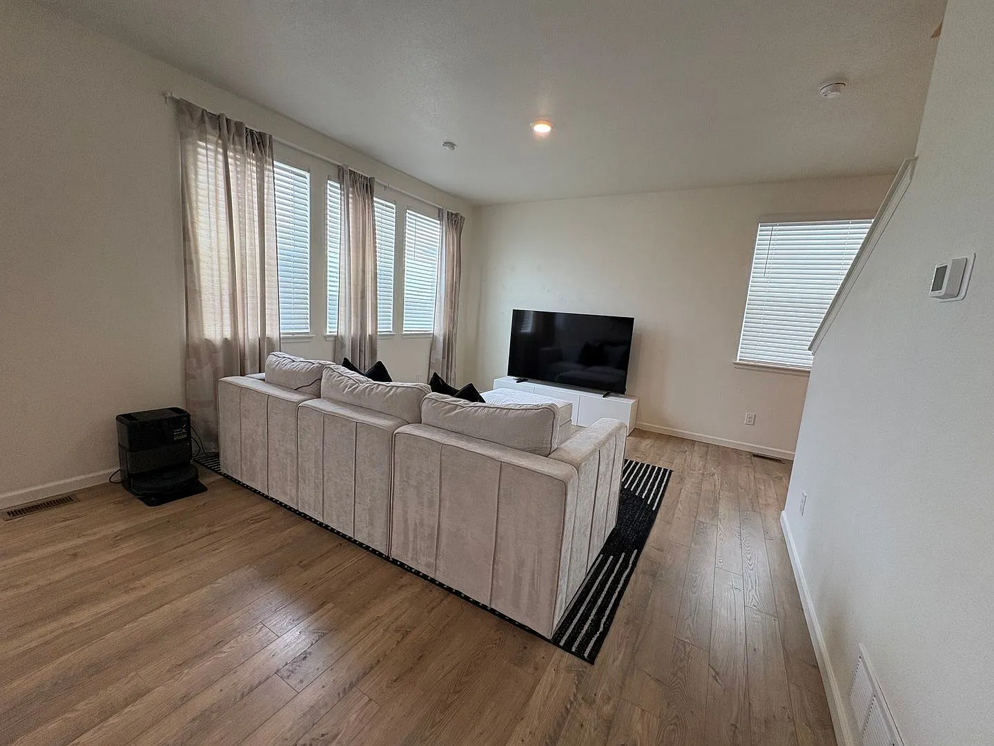 Beautiful 4 Bed 3 Bath in Lorson Ranch — Photo 4