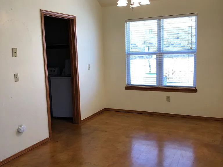 1018 Tall Oaks Trl — Photo 5