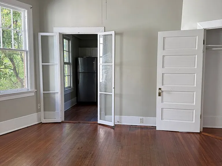 823 E Henry St #B — Photo 8