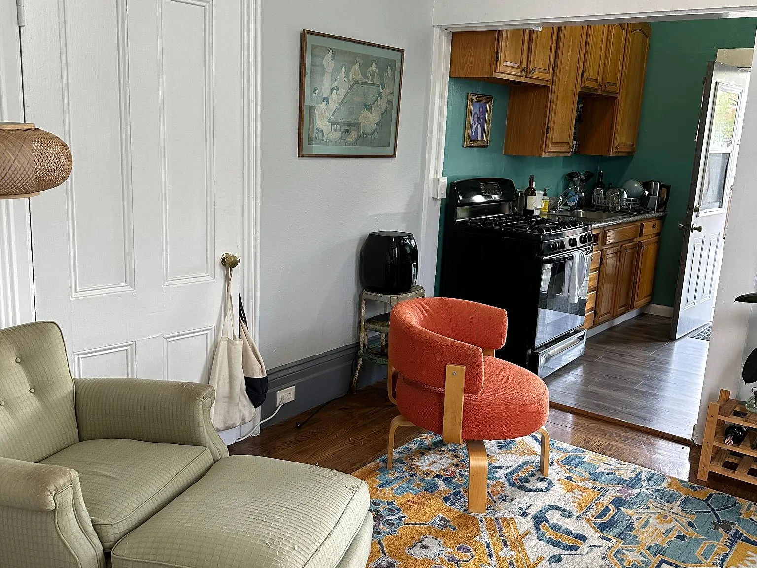 2 bed, 700 sqft, $2,050 — Photo 3