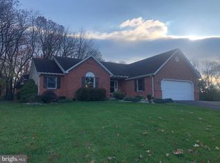 98 Chariot Ln, Falling Waters, WV 25419