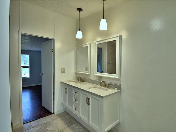 4th image of 520 Newberry Ln