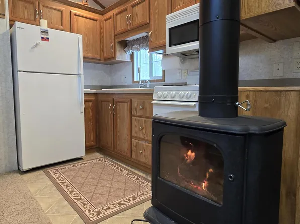 17 Comanche Path, Gouldsboro, PA 18424