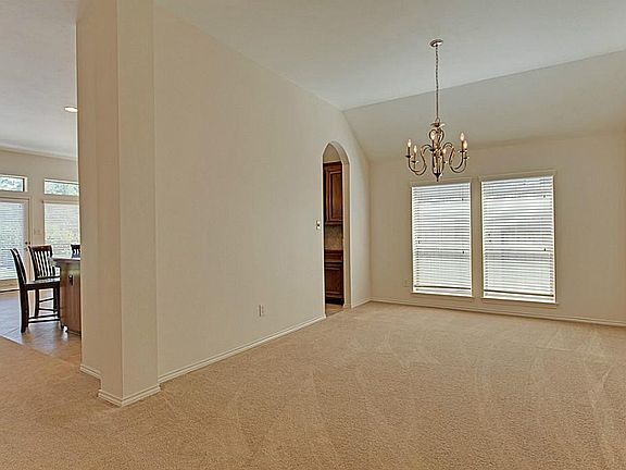 4th image of 2843 Woodland Glen Ln