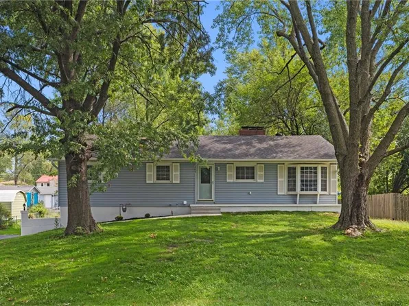404 N Washington St, Spring Hill, KS 66083