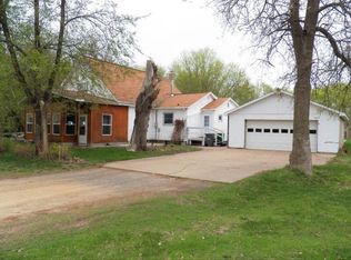 654 Badlands Rd, Hudson, WI 54016