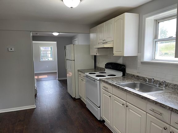 3rd image of 2 Mulberry Ln #2