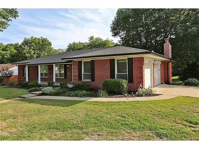 5092 Towne Centre Dr photo 1