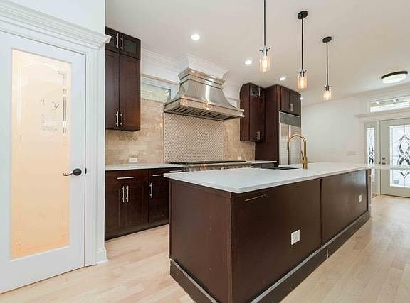 5th image of 935 Forest Ave #1