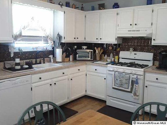 2nd image of 78 Chesterfield Ln