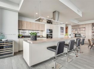 Flat Iron, Miami, FL 33131