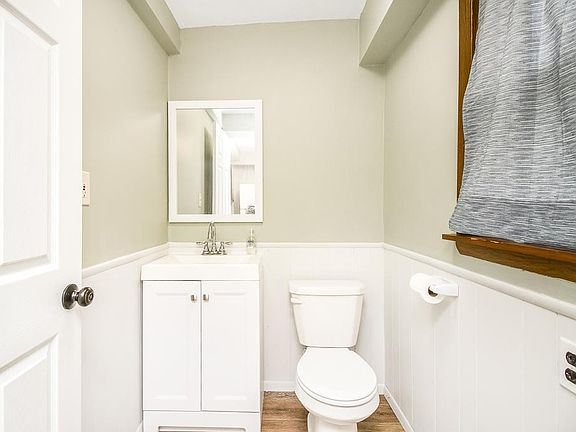 5th image of 1336 Hall Ave