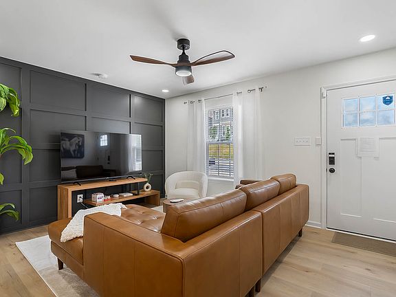 3rd image of 1001 Linwood Ave #A