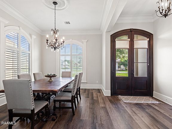 4th image of 211 Quiet Oaks Dr