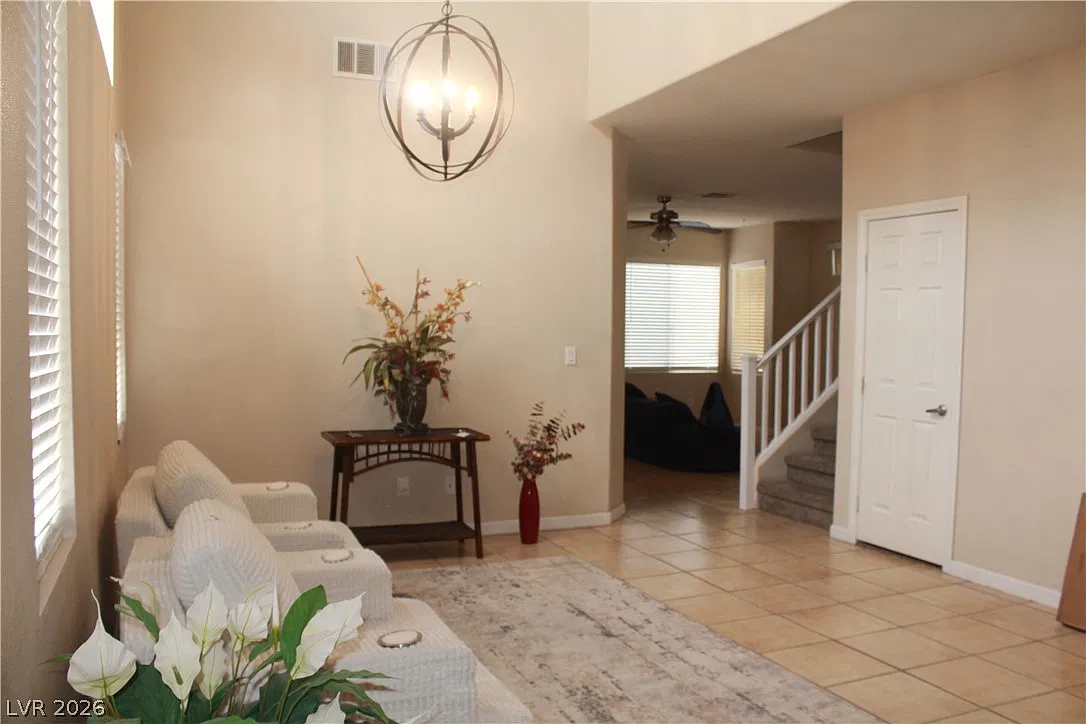 5 bed, 3.0 bath, 2032 sqft, $2,595 — Photo 3