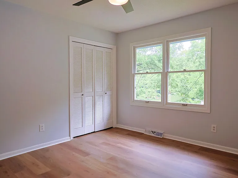 205 Tamassee Dr — Photo 9