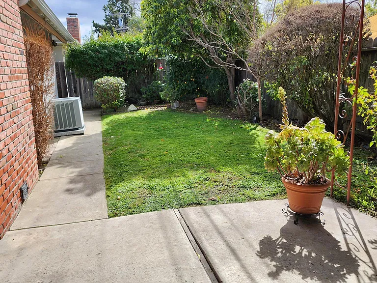 1140 Sanchez Way — Photo 23