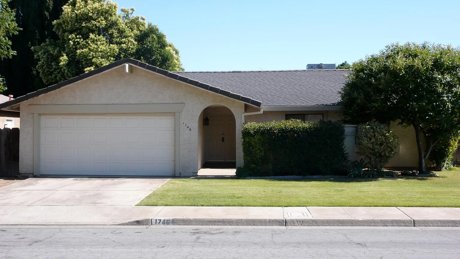 1746 Shady Hollow Ct photo 1