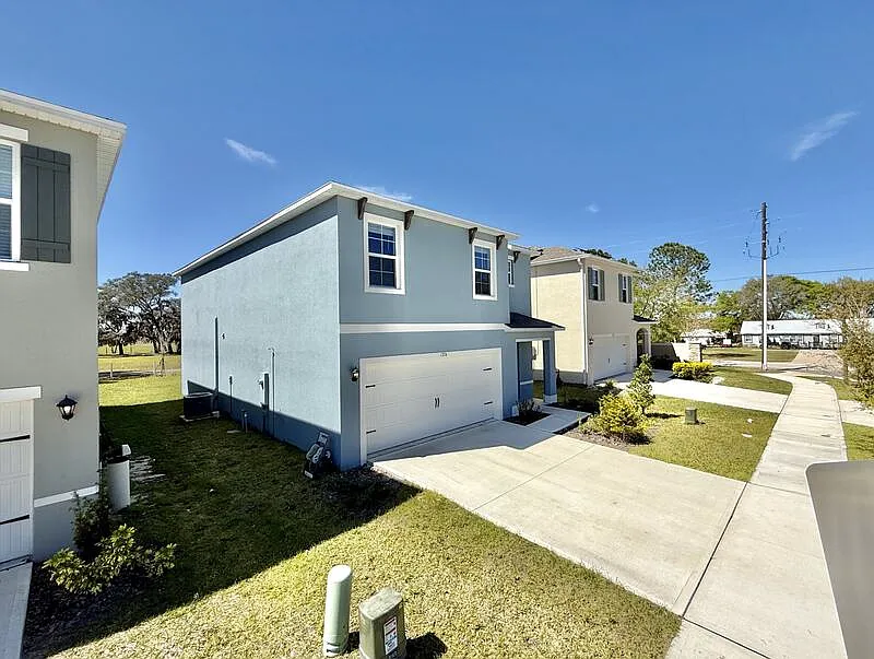 5 bed, 3.0 bath, 2447 sqft, $2,250 — Photo 4