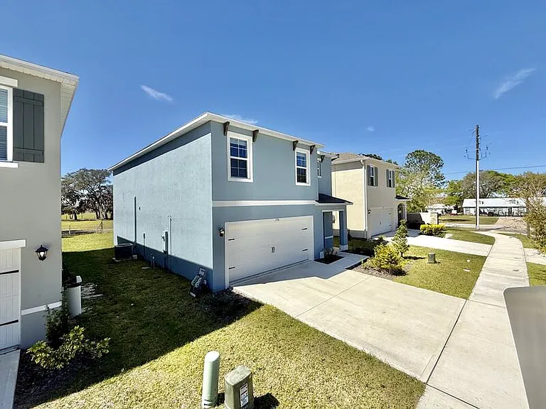 1374 Holodak Dr — Photo 4