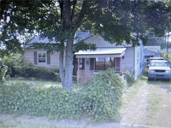 2012 Endrow Ave NE, Canton, OH 44705