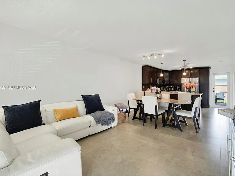 4260 SW 68th Ct — Photo 3