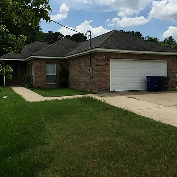 306 Bush Dr — Photo 1