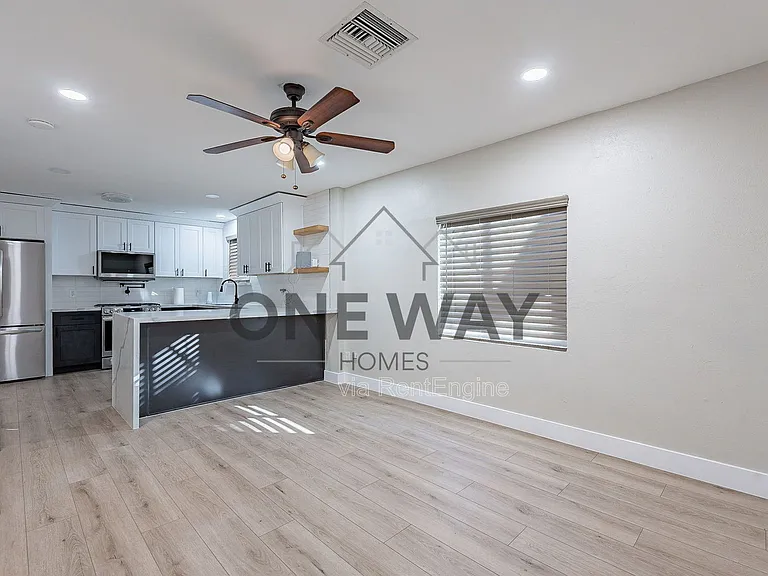 745 E Pierce St — Photo 10
