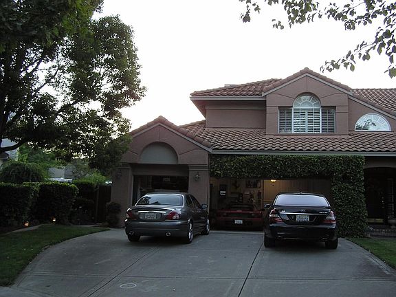 3rd image of 626 Serpentine Ct