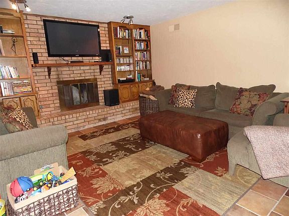 5th image of 914 NW Becontree Pl