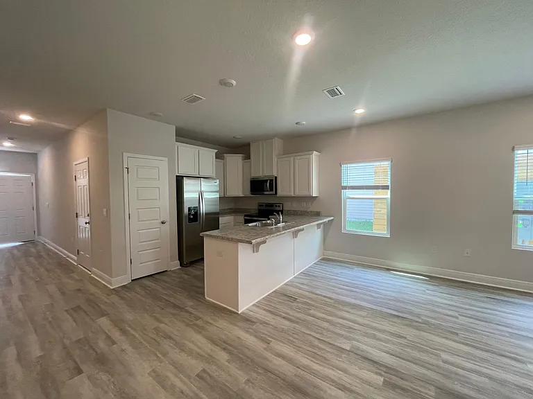 6321 Grove Park Dr — Photo 2