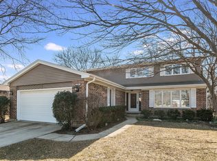 2705 Maynard Dr, Glenview, IL 60025