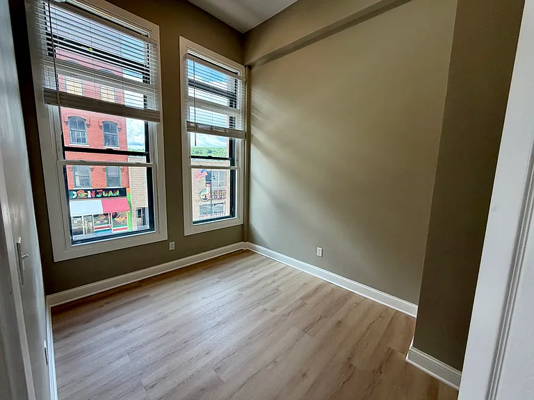 347-355 Main St #4 — Photo 9