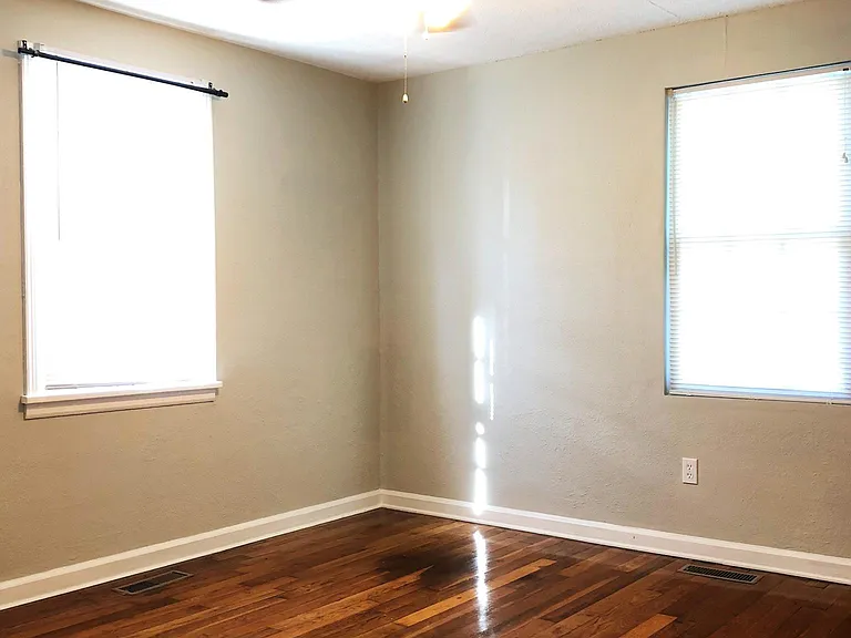 5715 Sanford Rd — Photo 12