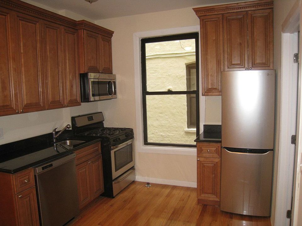2nd image of 3127 34th St Bsmt 2