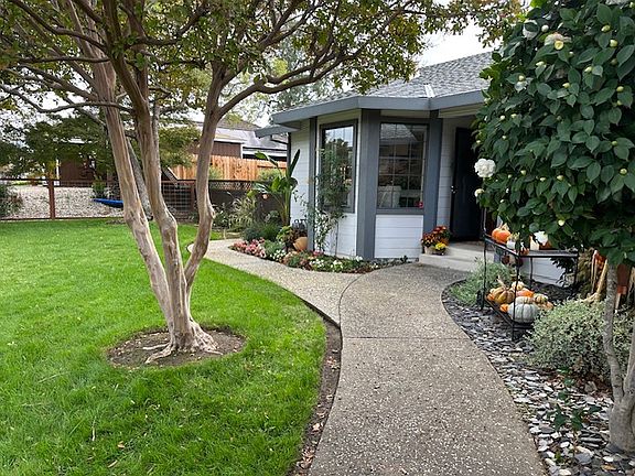 4th image of 2695 Manzanita Dr