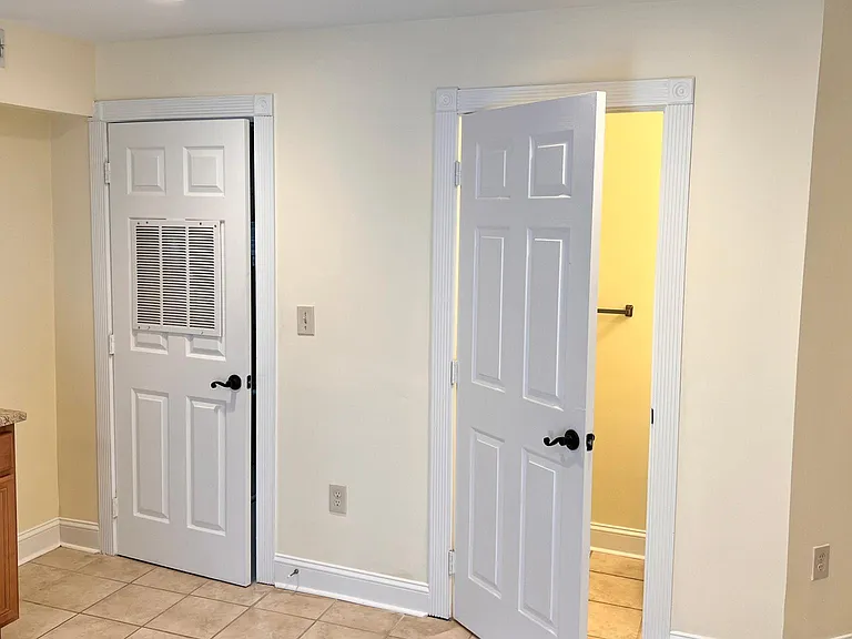 1112 Oates St NE #B — Photo 6