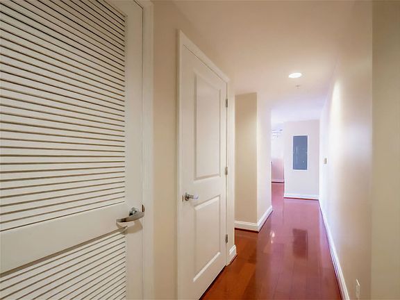 4th image of 1020 N Highland St Unit 1108