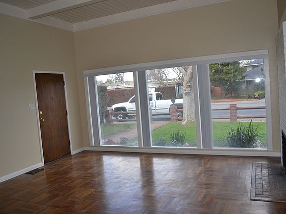 Living Room - Front Yard View