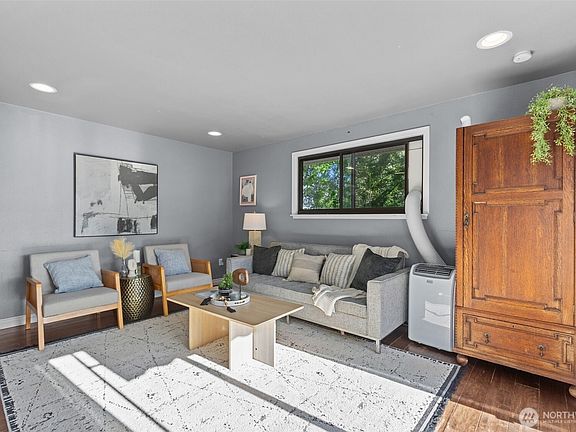 3rd image of 1214 E 61st Street