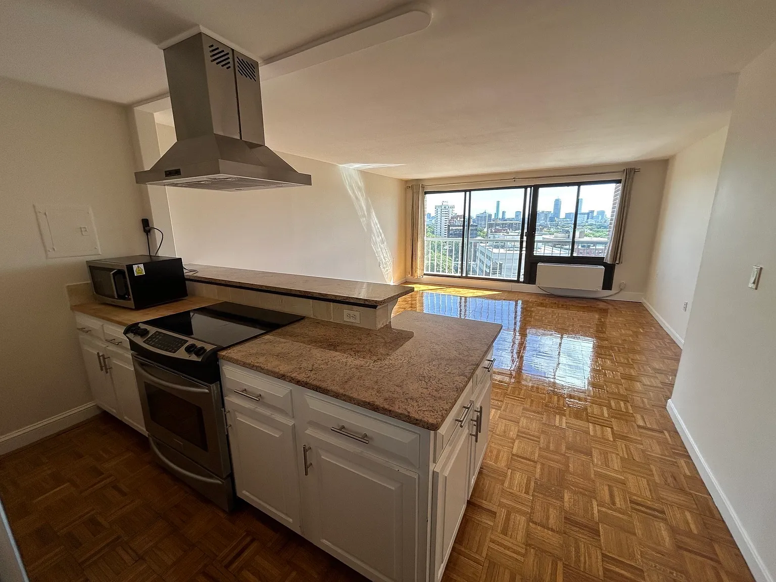 2 bed, 1.5 bath, 877 sqft, $4,200 — Photo 2