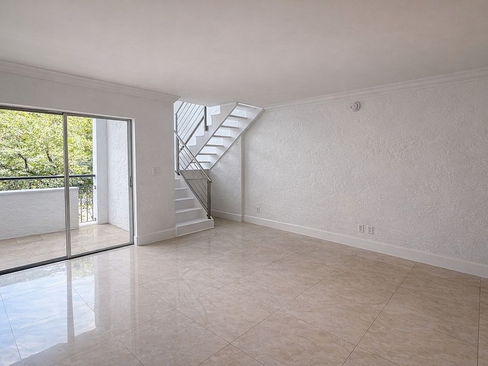 1st image of 1660 NE 135th St APT 6