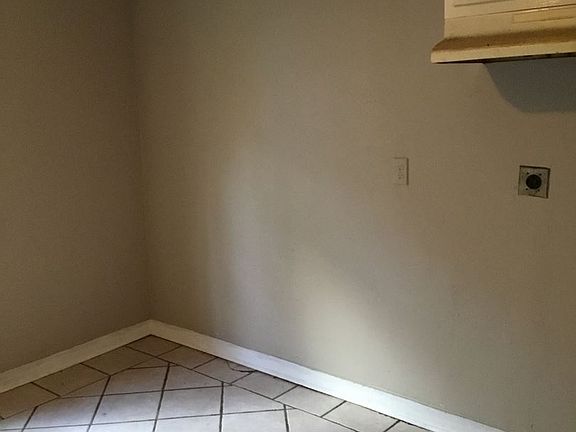5th image of 3146 Syphon St